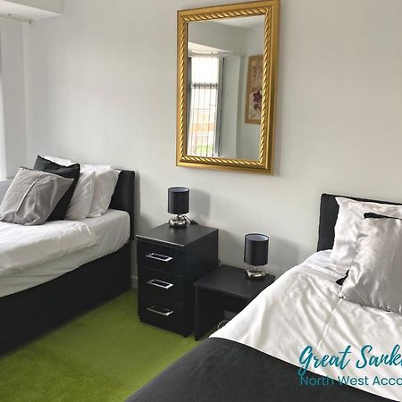 3-Bedroom House In Warrington With Free Parking Ideal For Contractors And Family Stays Warrington (Cheshire) Exteriör bild