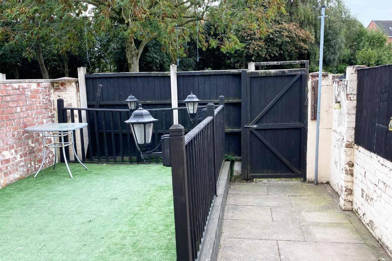 3-Bedroom House In Warrington With Free Parking Ideal For Contractors And Family Stays Warrington (Cheshire) Exteriör bild