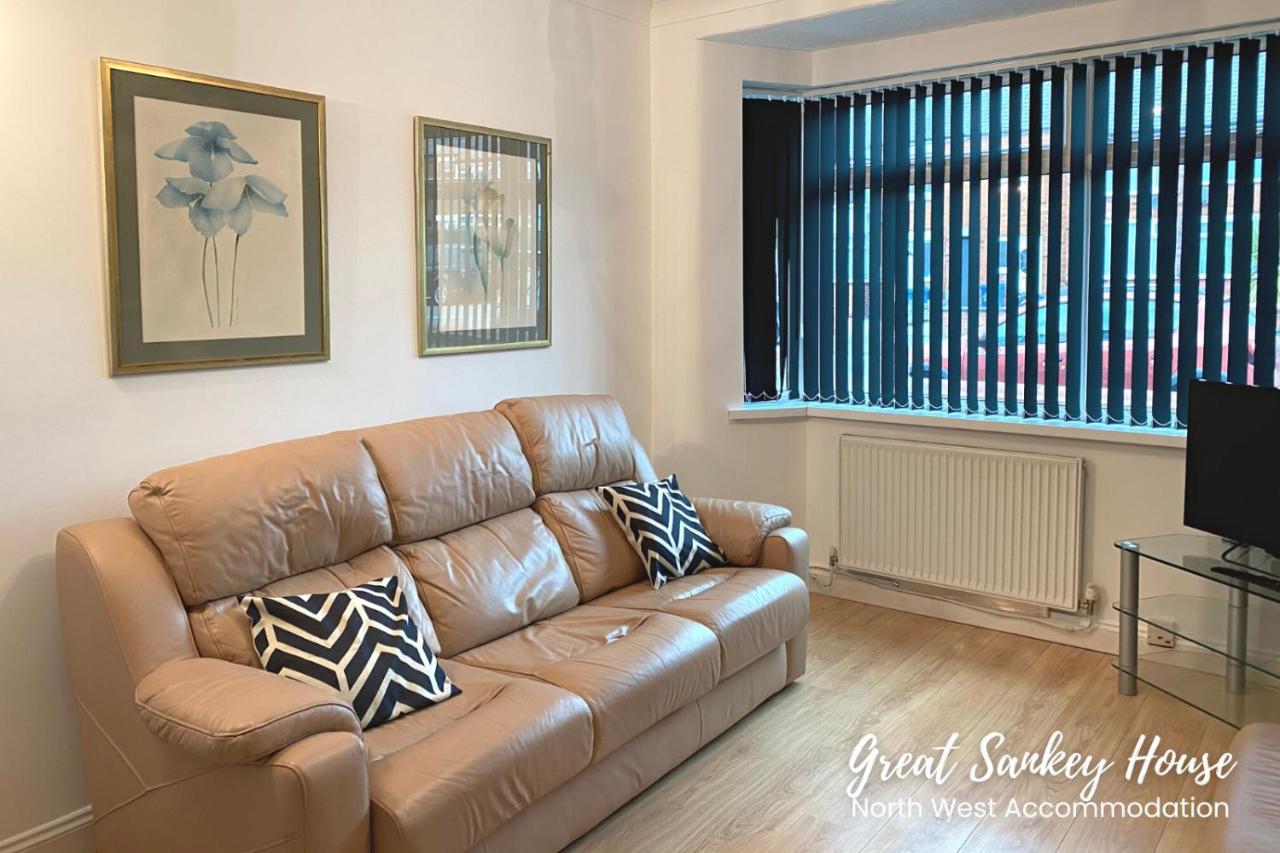 3-Bedroom House In Warrington With Free Parking Ideal For Contractors And Family Stays Warrington (Cheshire) Exteriör bild