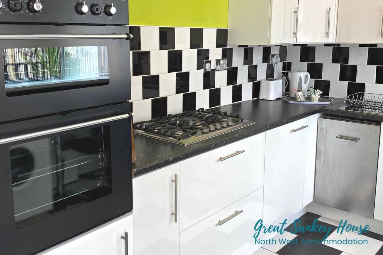 3-Bedroom House In Warrington With Free Parking Ideal For Contractors And Family Stays Warrington (Cheshire) Exteriör bild