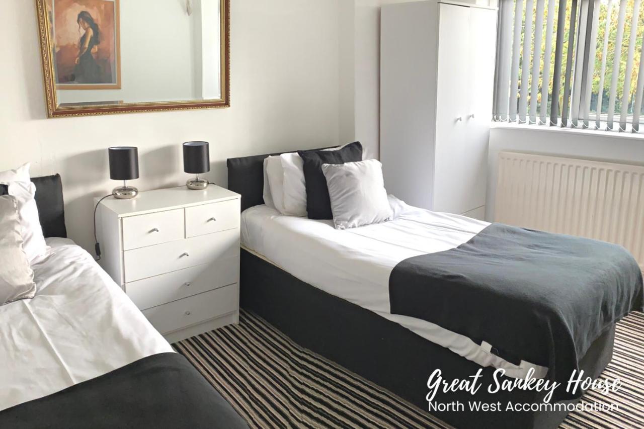 3-Bedroom House In Warrington With Free Parking Ideal For Contractors And Family Stays Warrington (Cheshire) Exteriör bild